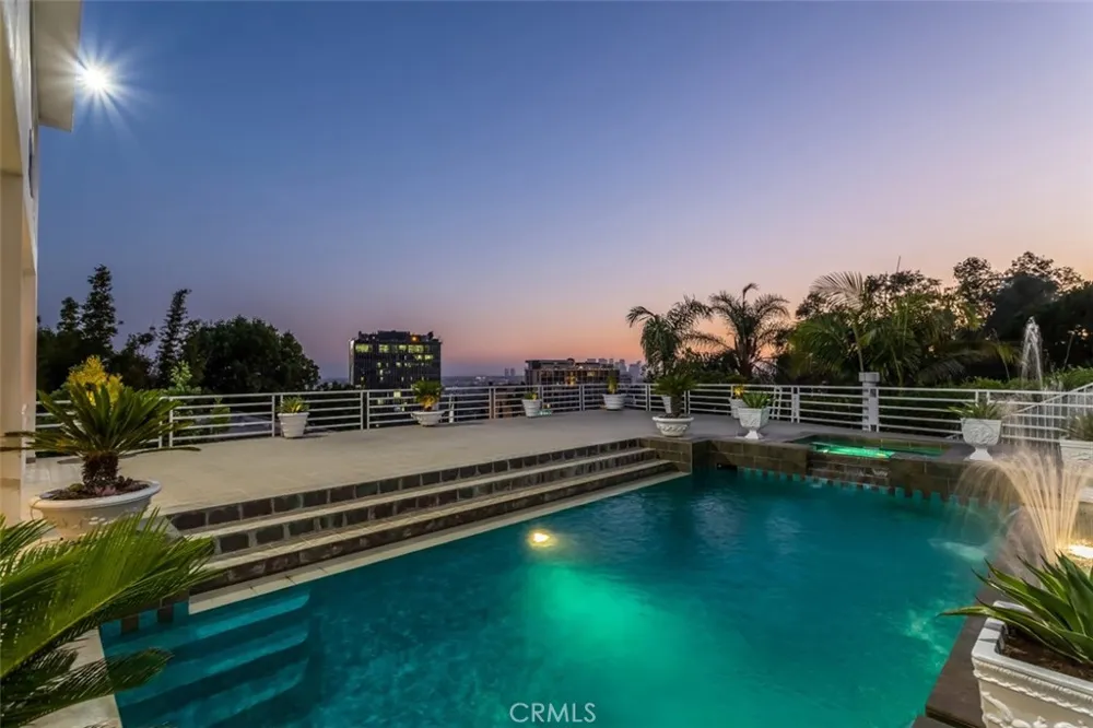 1255 Hilldale West Hollywood, CA 90069