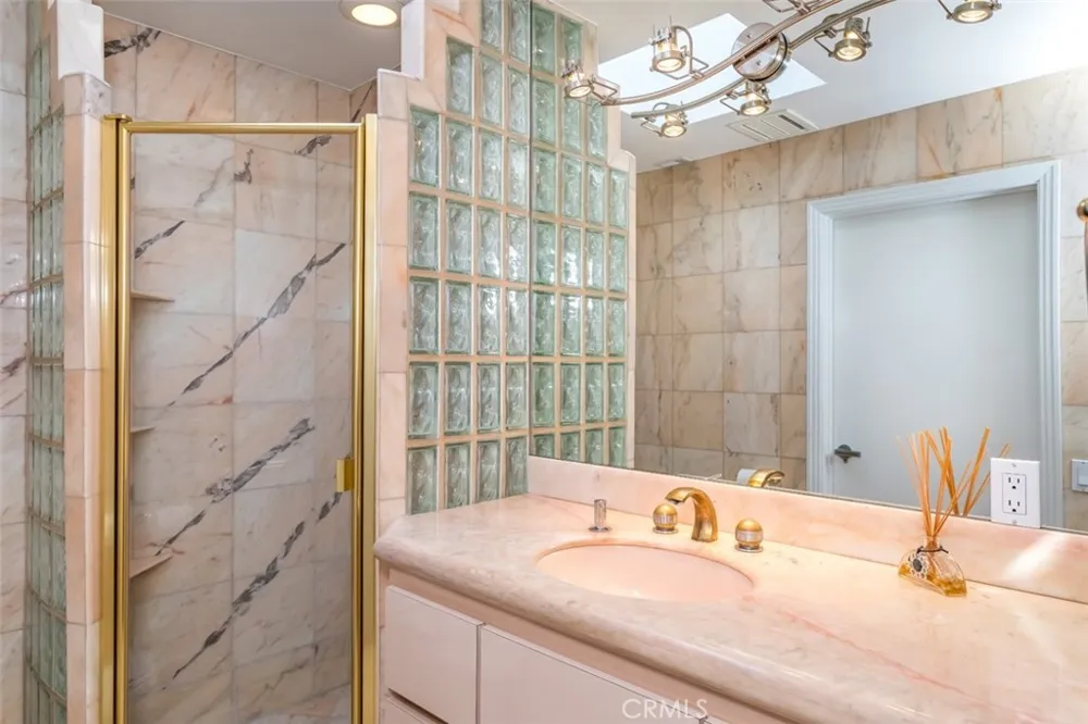1255 Hilldale West Hollywood, CA 90069
