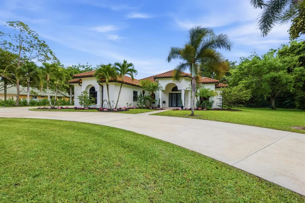 8717 ESTATE DRIVE West Palm Beach, FL 33411