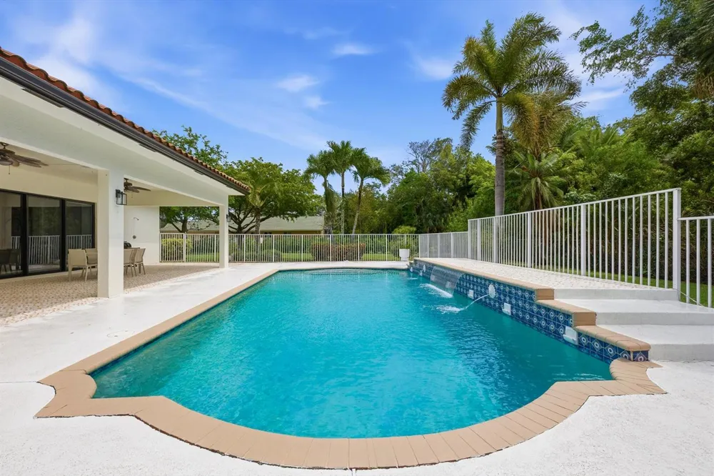 8717 ESTATE DRIVE West Palm Beach, FL 33411