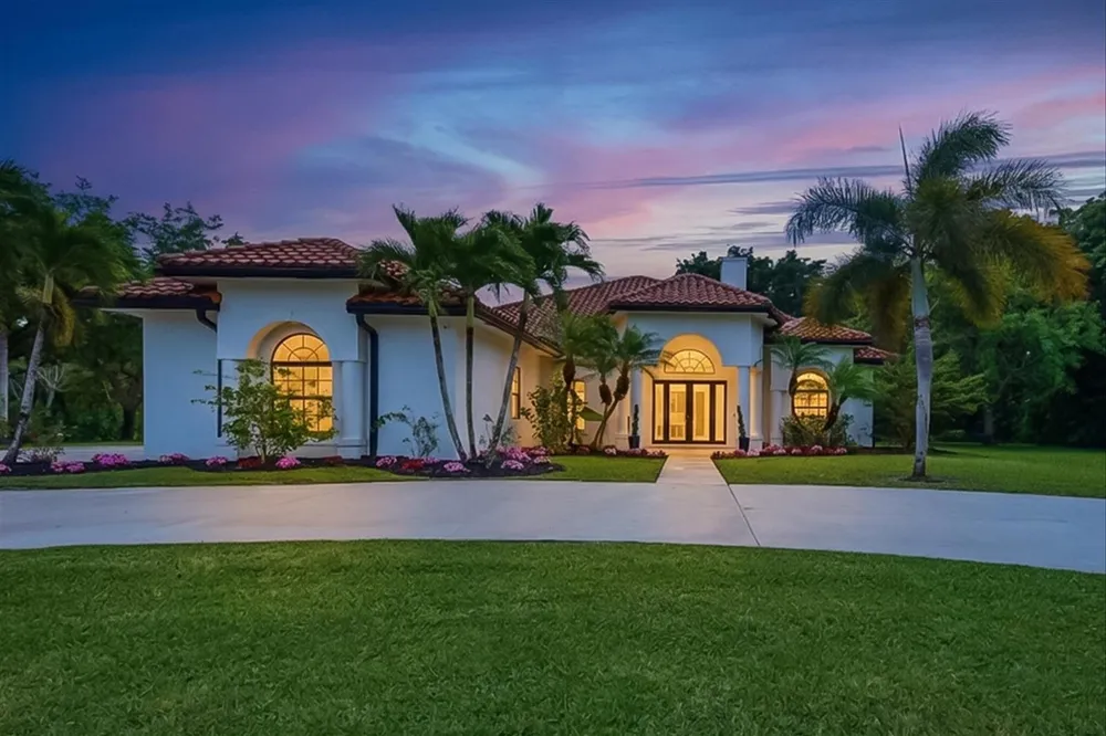 8717 ESTATE DRIVE West Palm Beach, FL 33411