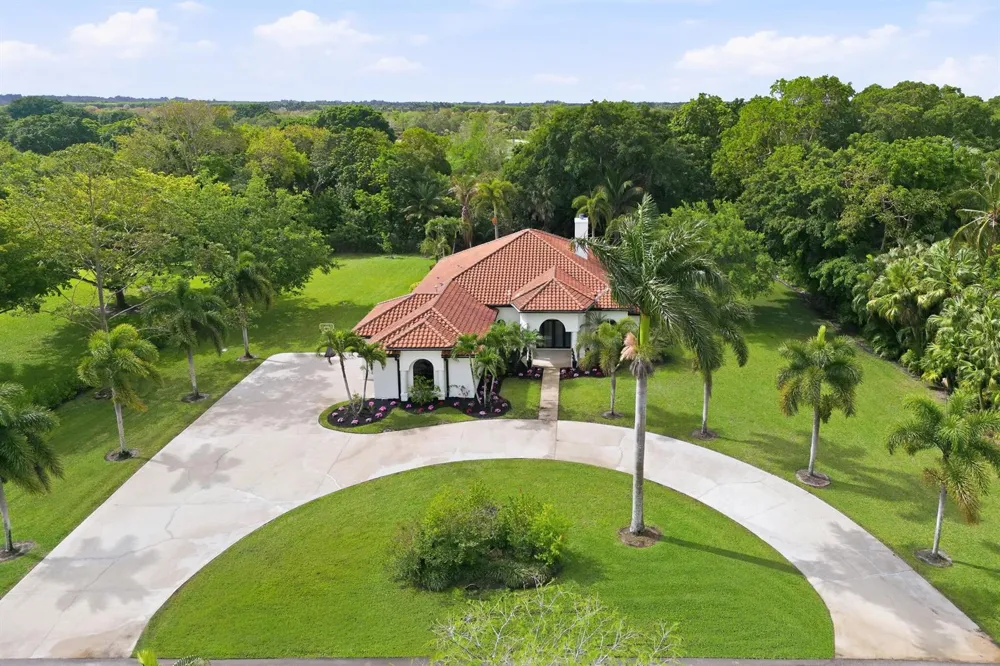 8717 ESTATE DRIVE West Palm Beach, FL 33411