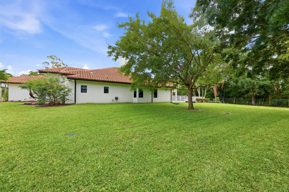 8717 ESTATE DRIVE West Palm Beach, FL 33411
