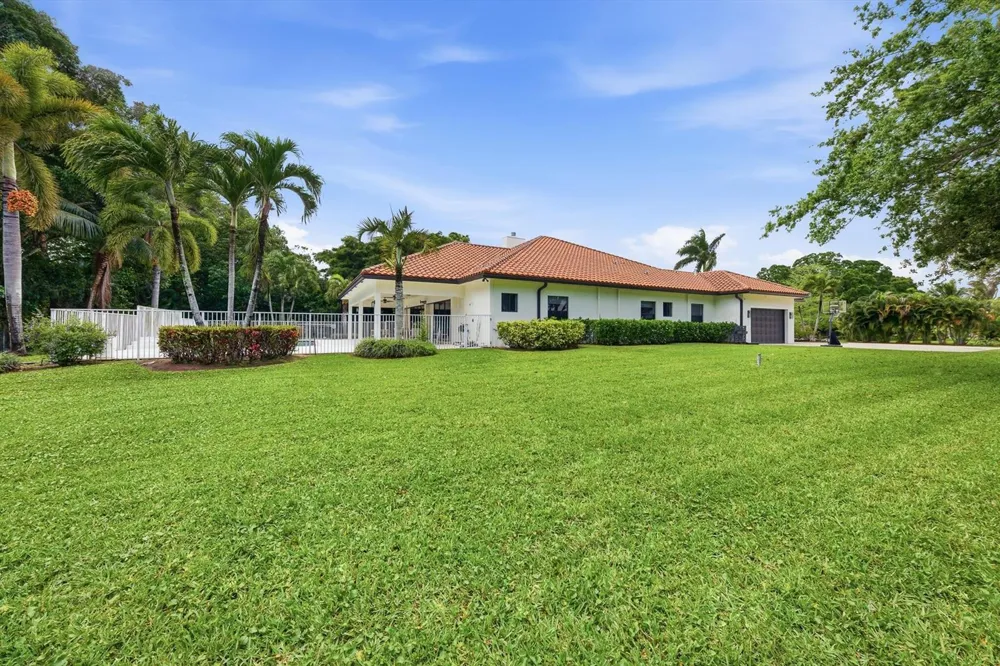 8717 ESTATE DRIVE West Palm Beach, FL 33411