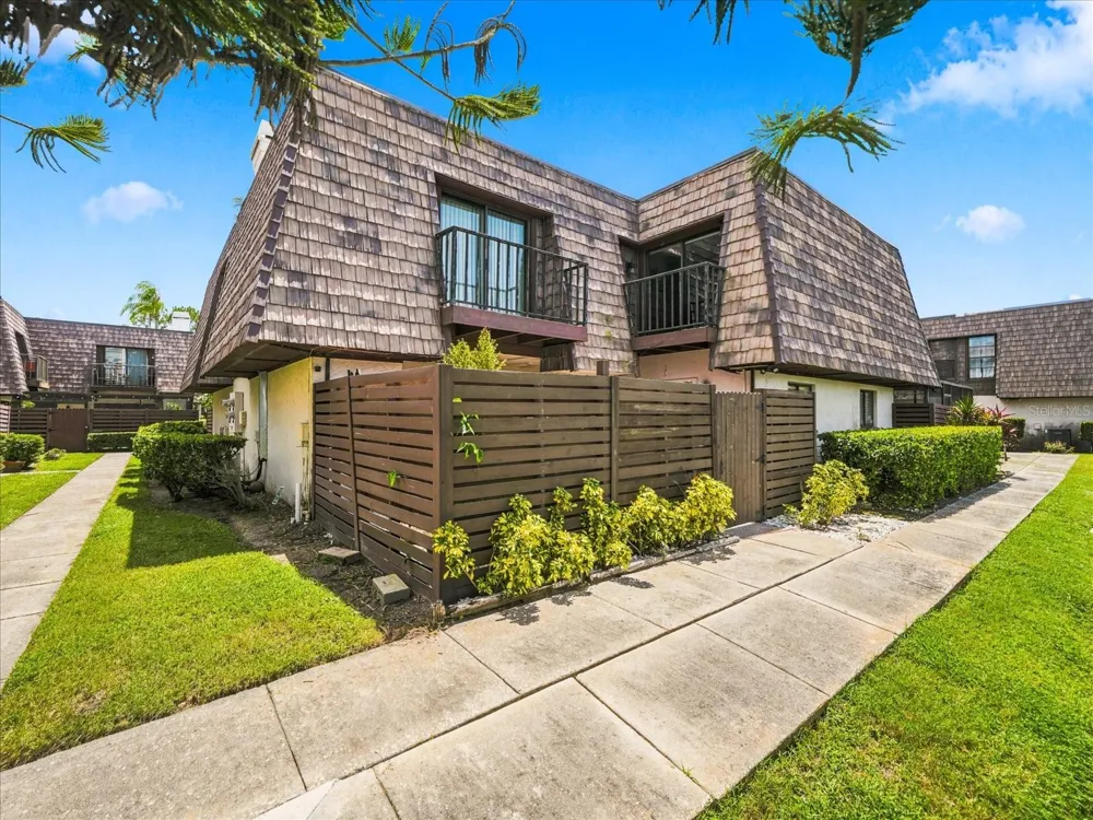 15314 E POND WOODS DRIVE #15314 Tampa, FL 33618