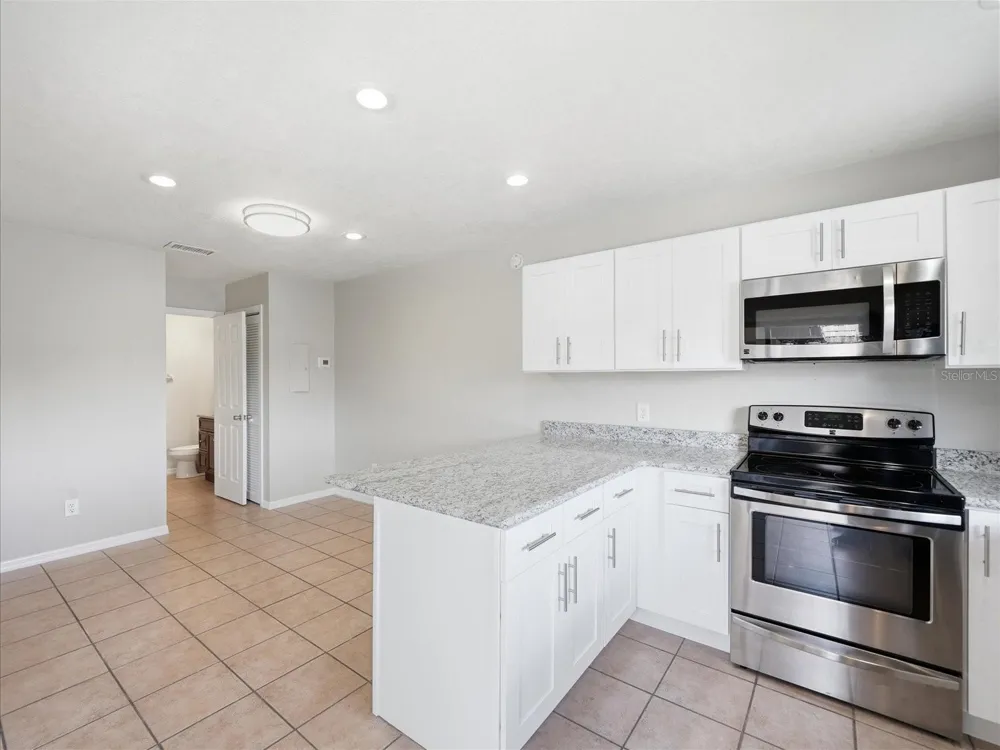 15314 E POND WOODS DRIVE #15314 Tampa, FL 33618
