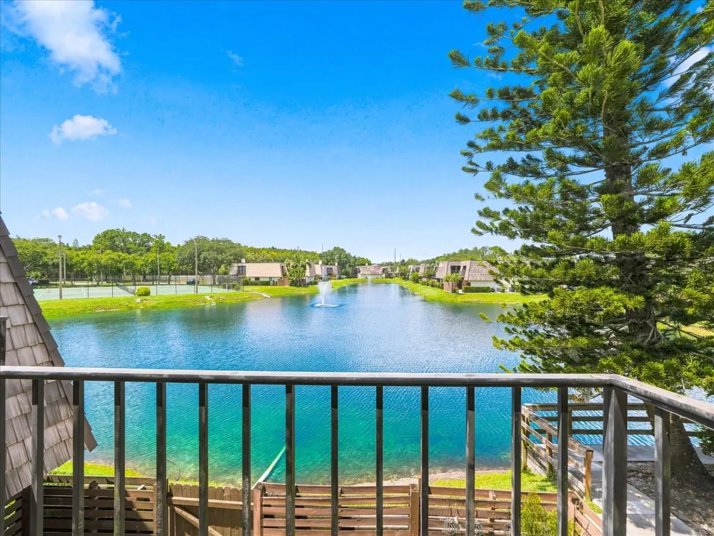 15314 E POND WOODS DRIVE #15314 Tampa, FL 33618