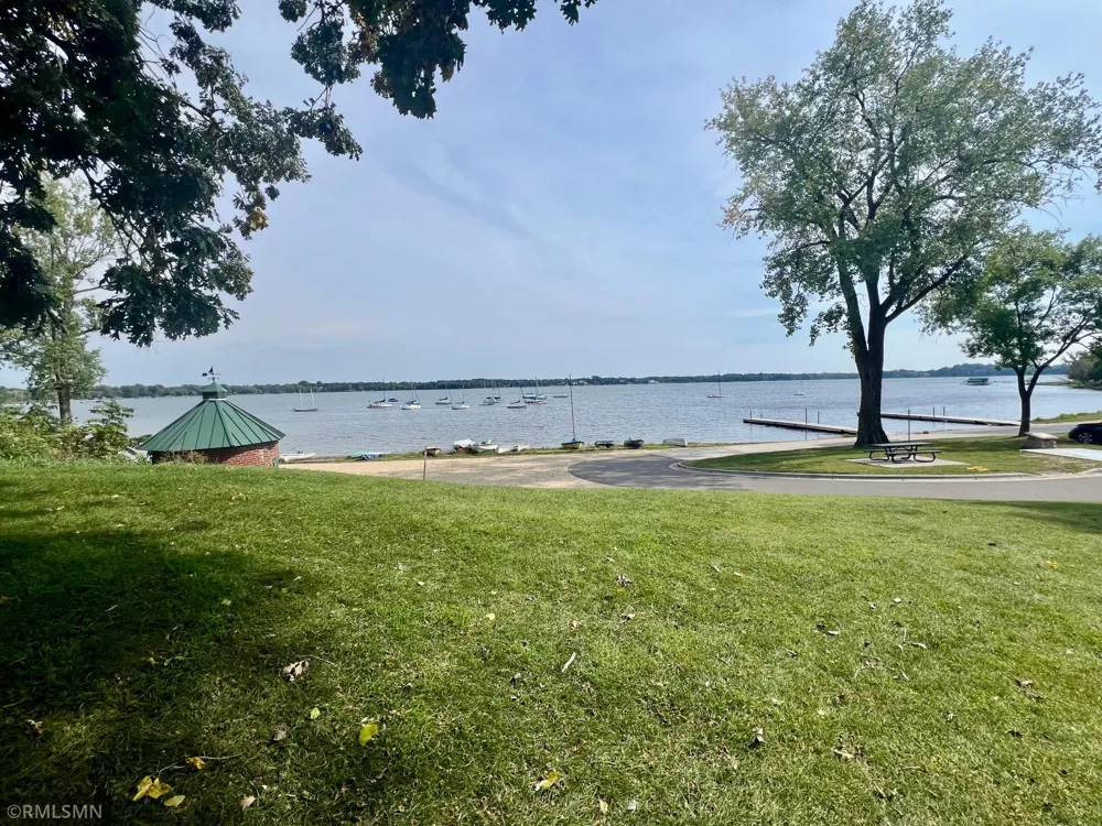 1864 8th Street White Bear Lake, MN 55110