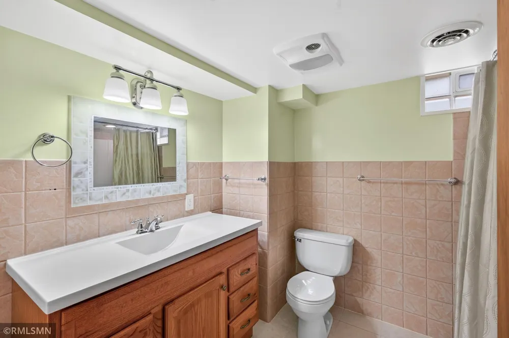 1864 8th Street White Bear Lake, MN 55110