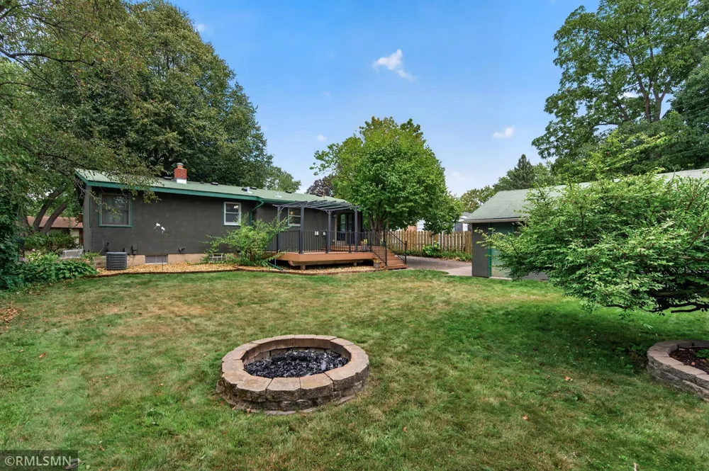 1864 8th Street White Bear Lake, MN 55110