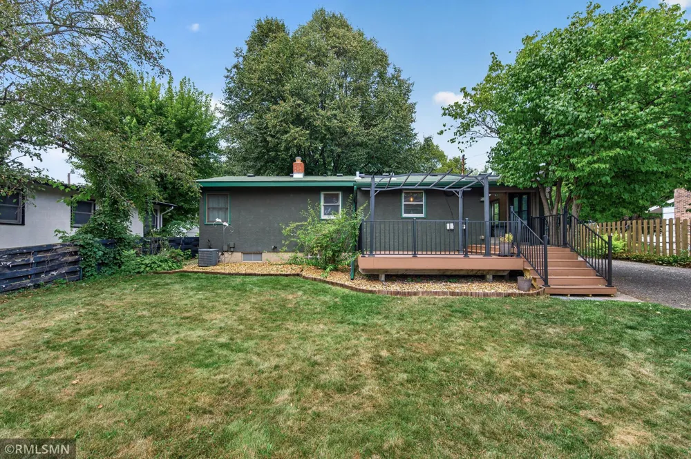 1864 8th Street White Bear Lake, MN 55110