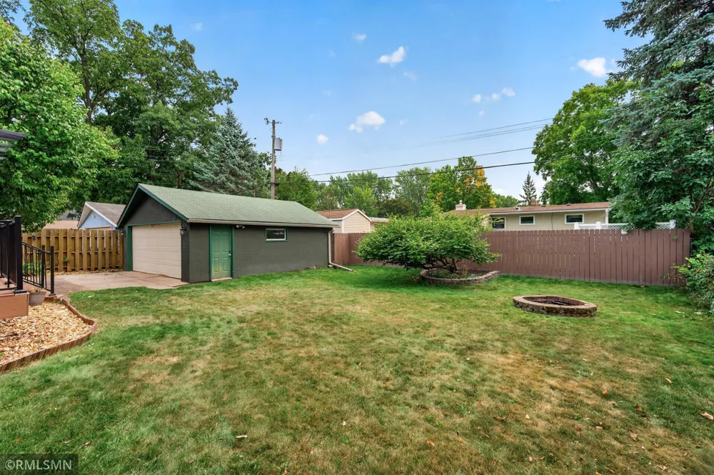 1864 8th Street White Bear Lake, MN 55110