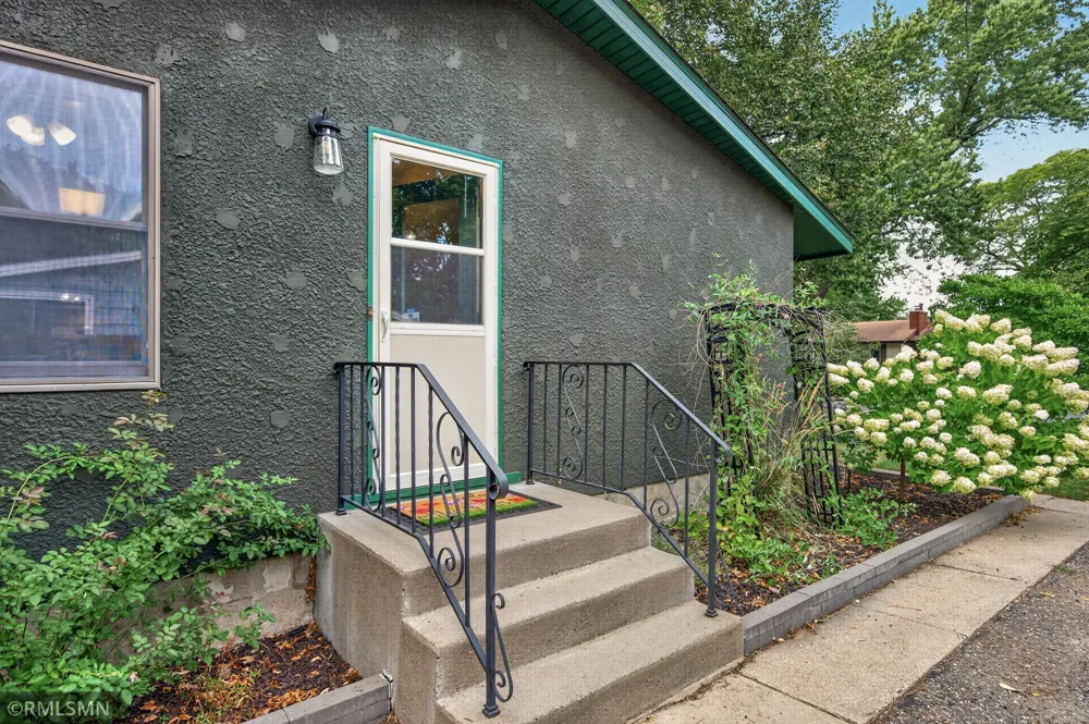 1864 8th Street White Bear Lake, MN 55110