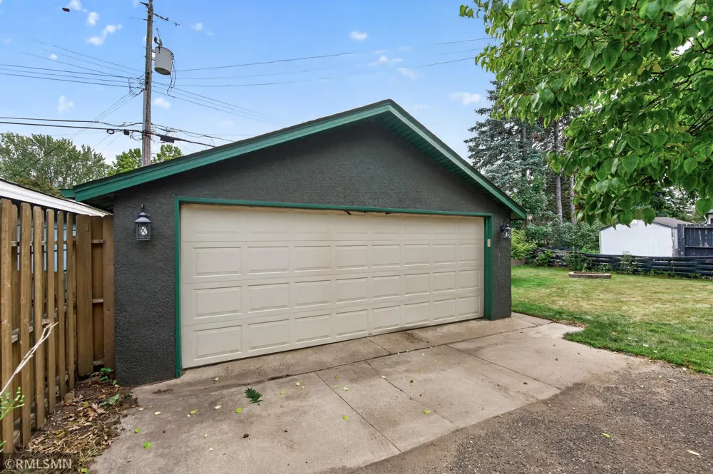1864 8th Street White Bear Lake, MN 55110