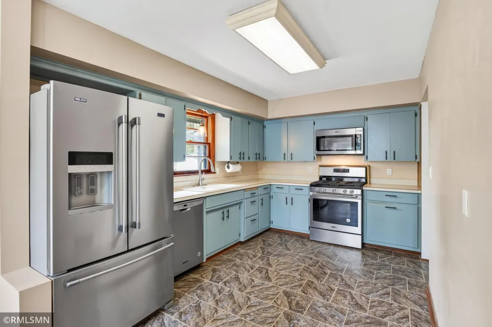 1864 8th Street White Bear Lake, MN 55110