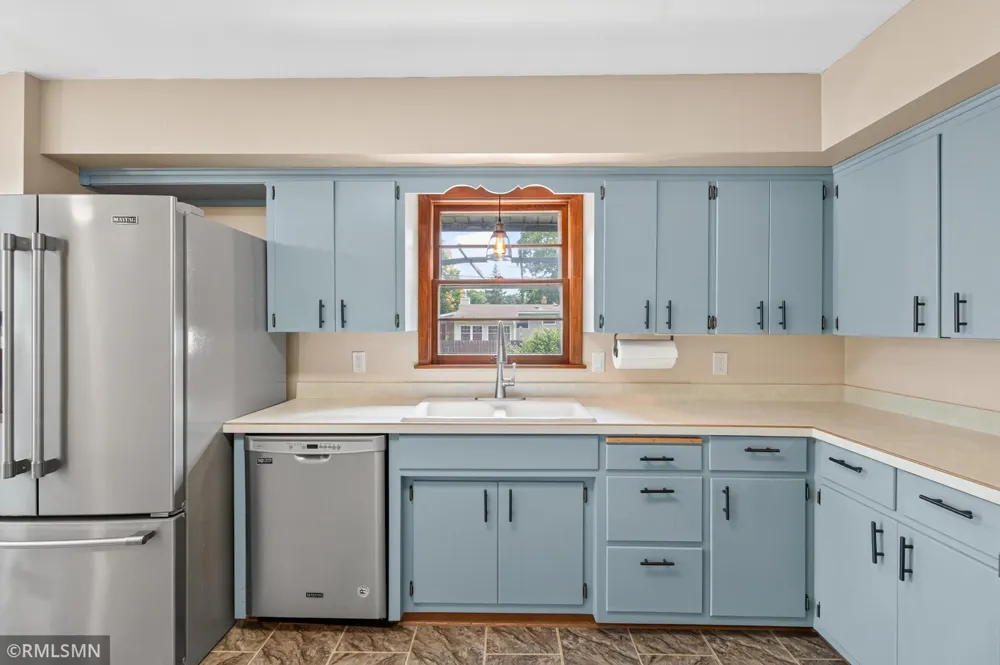 1864 8th Street White Bear Lake, MN 55110