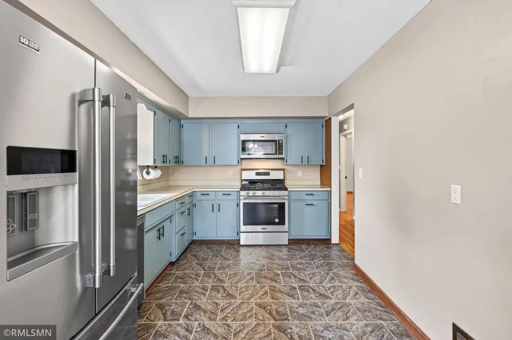 1864 8th Street White Bear Lake, MN 55110