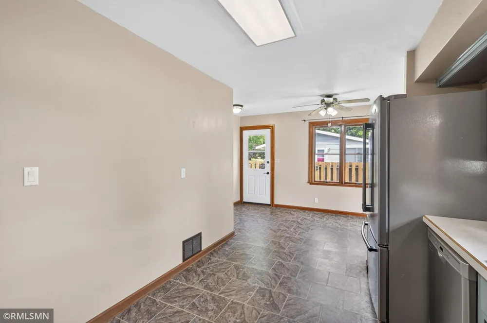 1864 8th Street White Bear Lake, MN 55110
