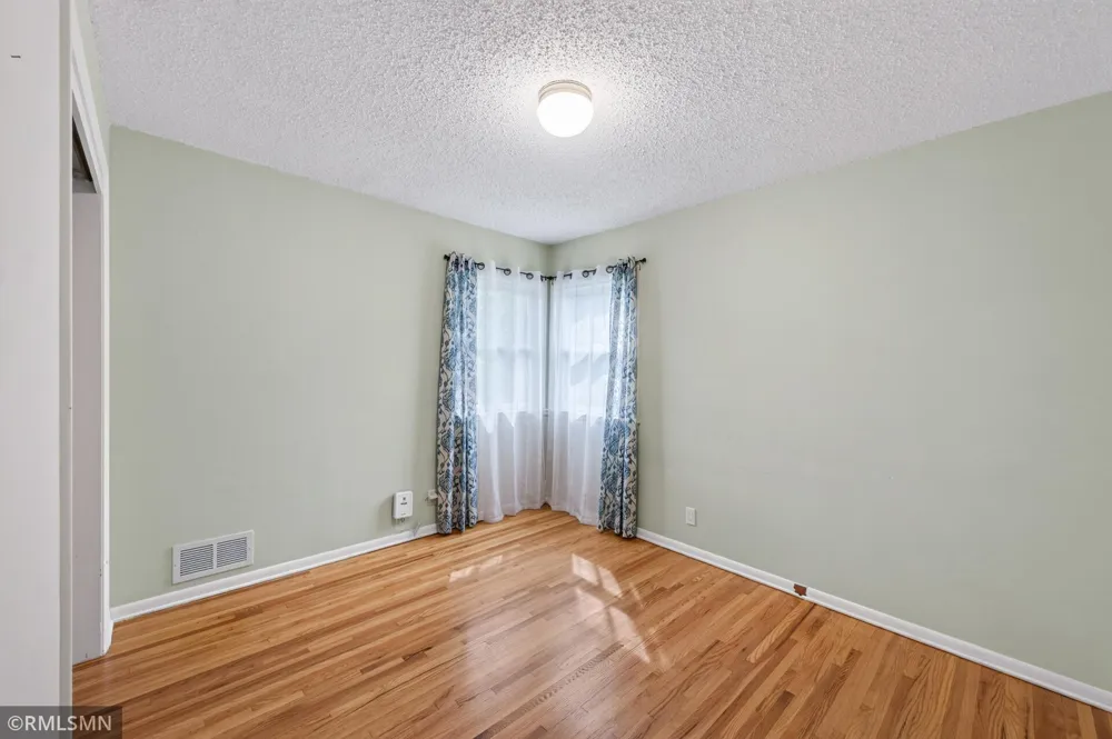 1864 8th Street White Bear Lake, MN 55110