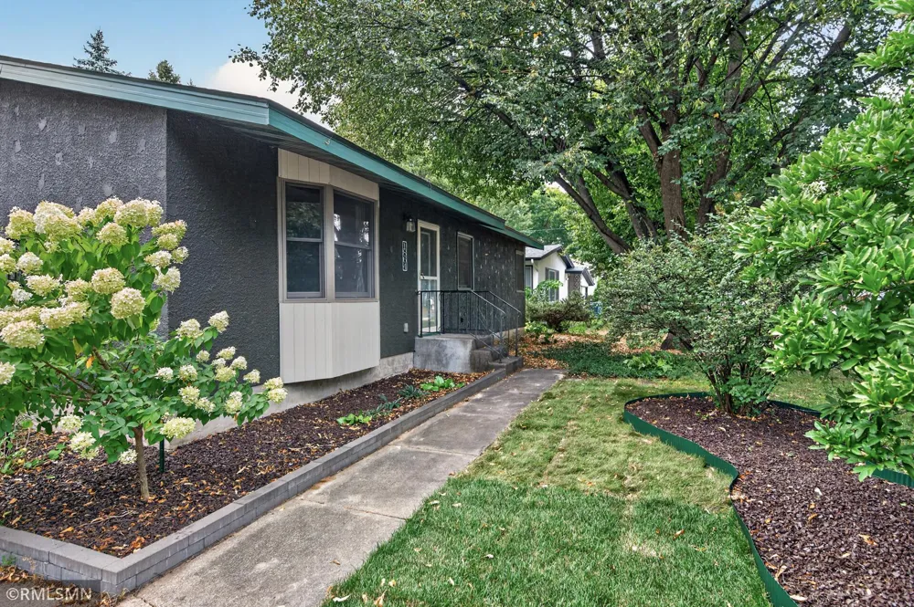 1864 8th Street White Bear Lake, MN 55110