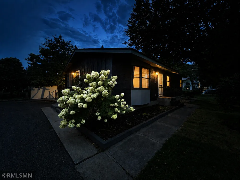 1864 8th Street White Bear Lake, MN 55110