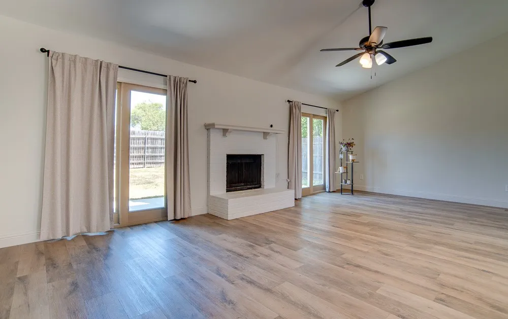 1609 Country Lane Arlington, TX 76018