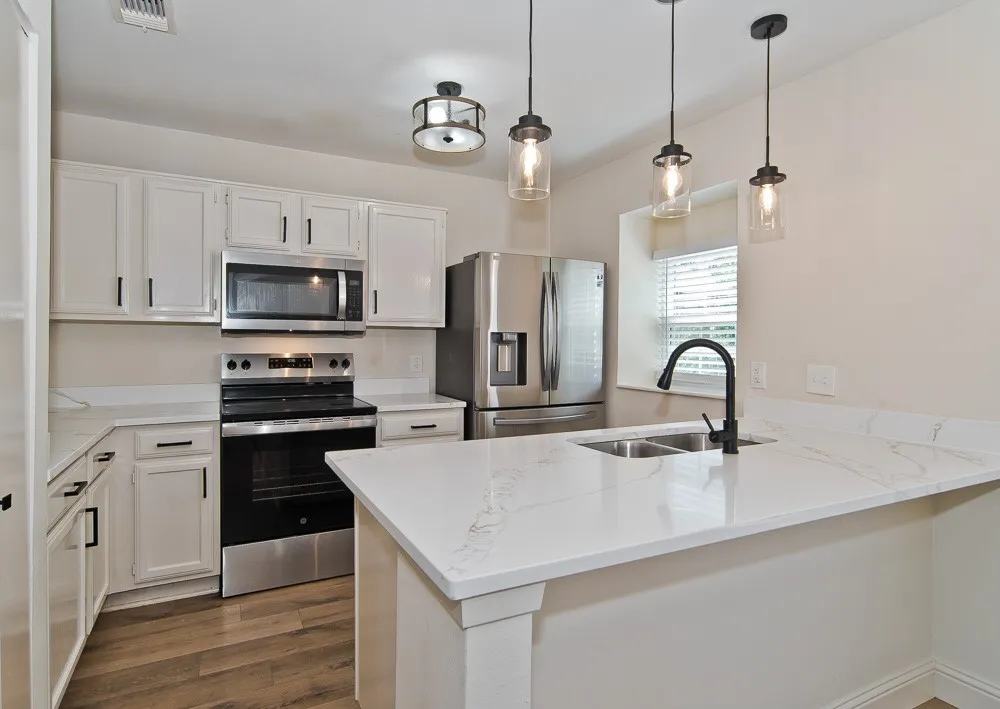 1609 Country Lane Arlington, TX 76018