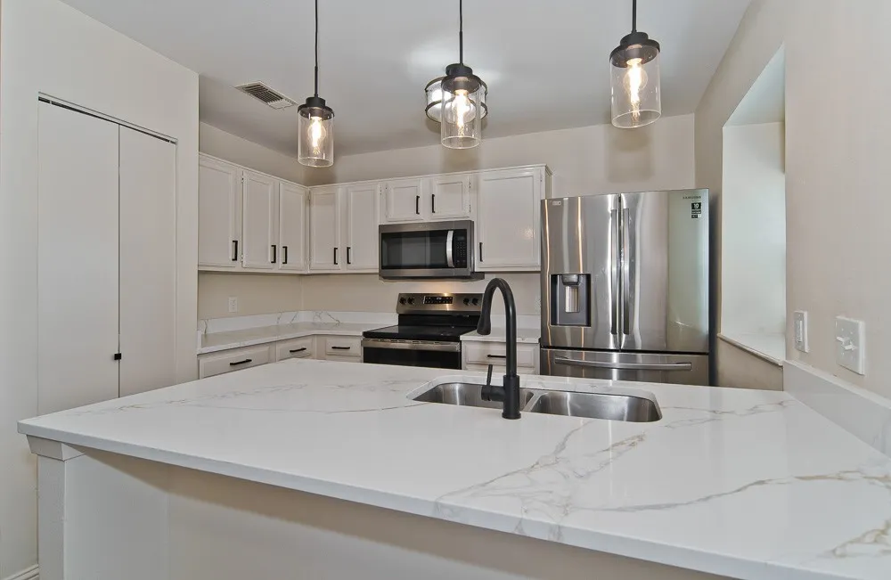 1609 Country Lane Arlington, TX 76018
