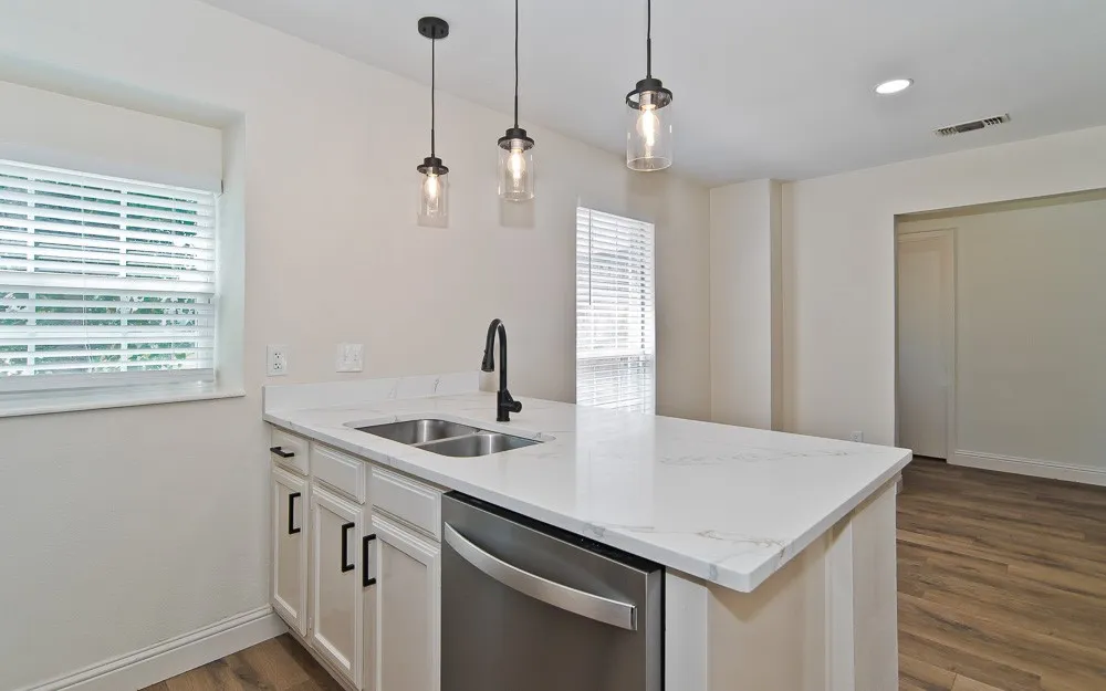 1609 Country Lane Arlington, TX 76018