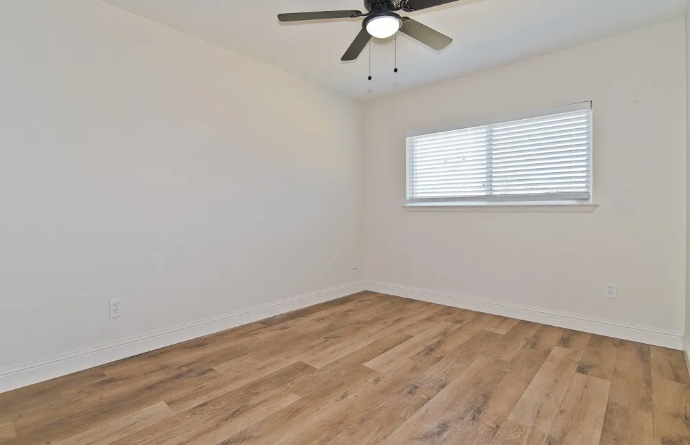 1609 Country Lane Arlington, TX 76018