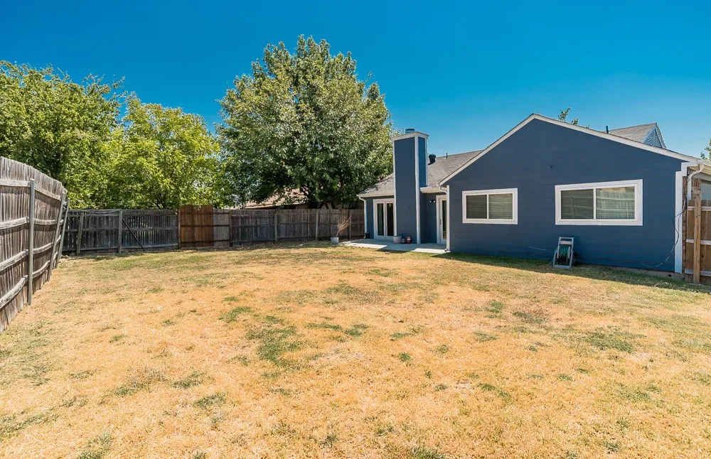 1609 Country Lane Arlington, TX 76018