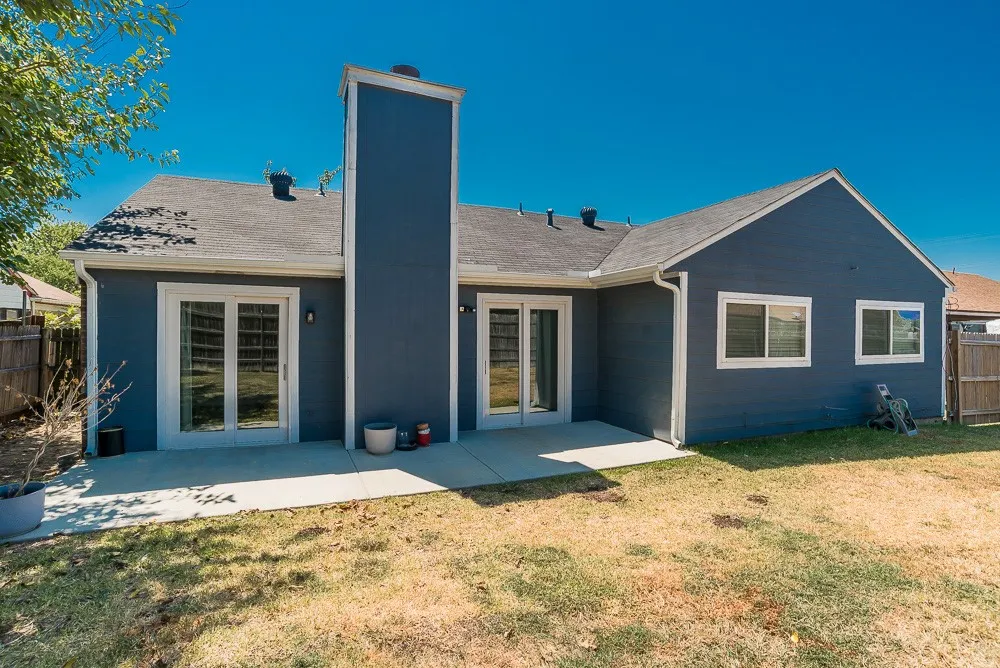 1609 Country Lane Arlington, TX 76018