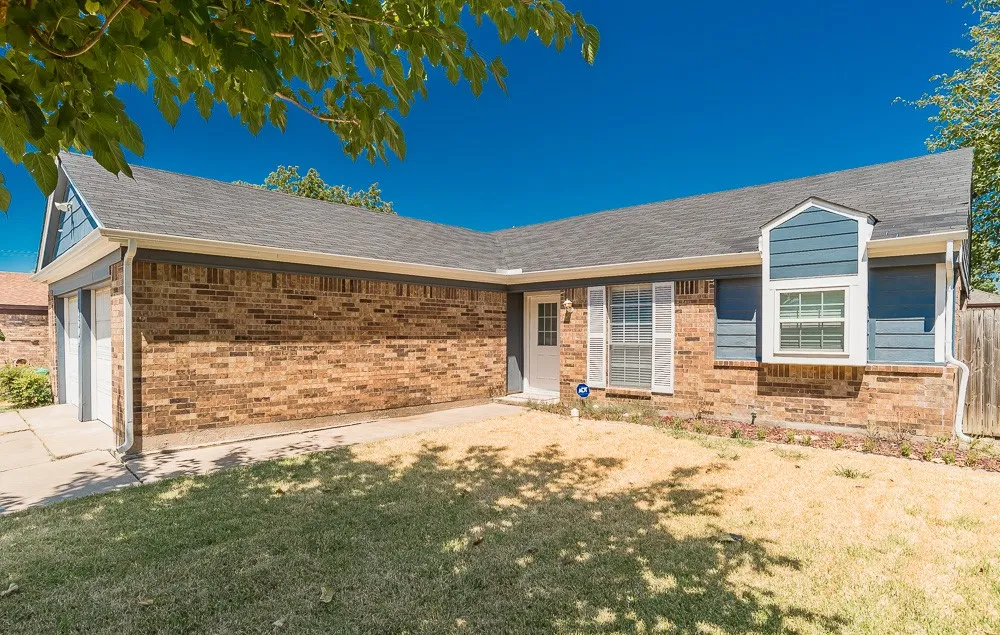 1609 Country Lane Arlington, TX 76018