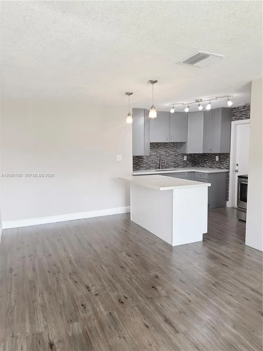 5603 NW 48th Ter Tamarac, FL 33319