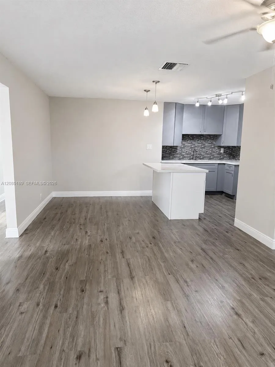 5603 NW 48th Ter Tamarac, FL 33319