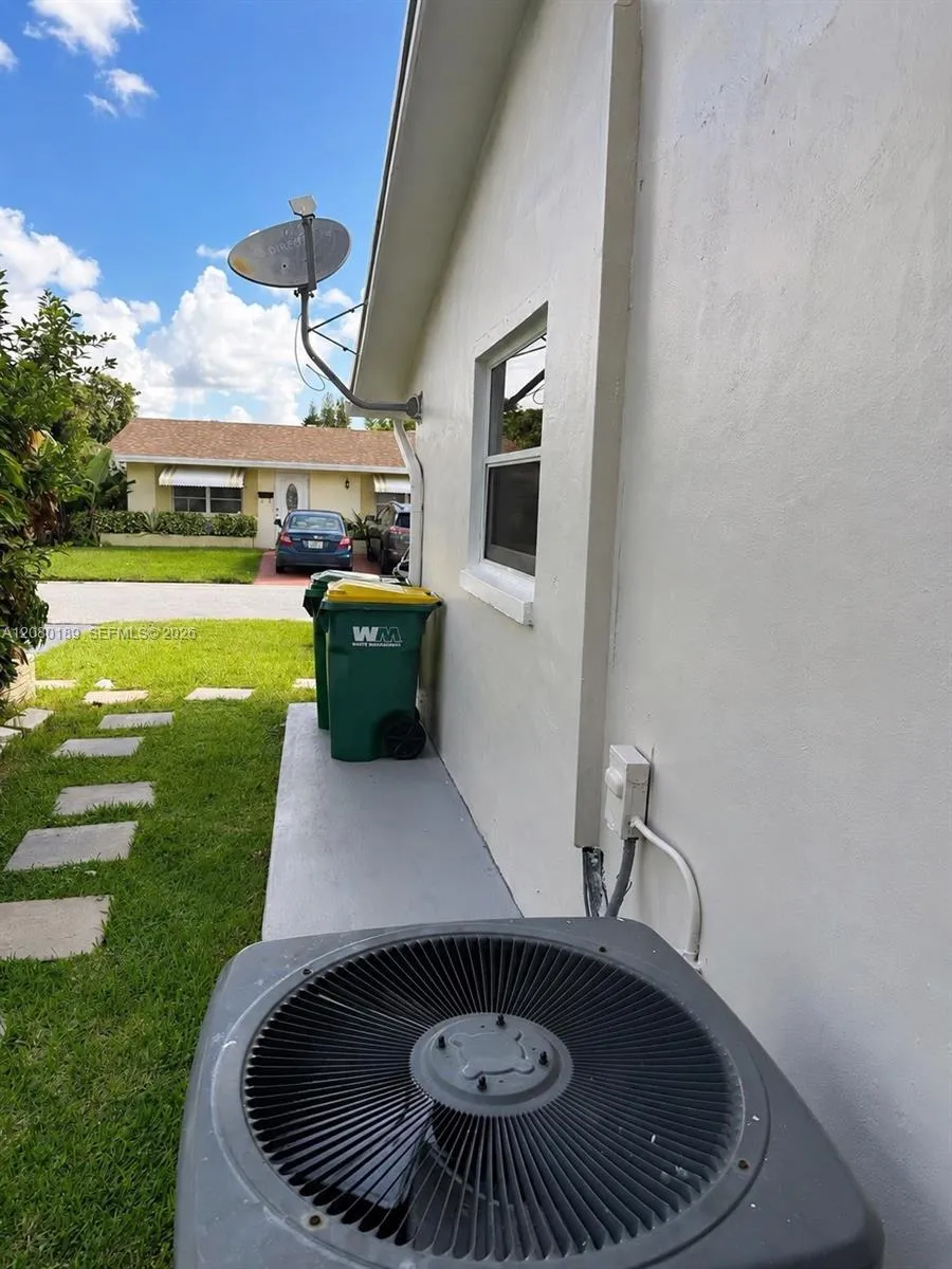 5603 NW 48th Ter Tamarac, FL 33319