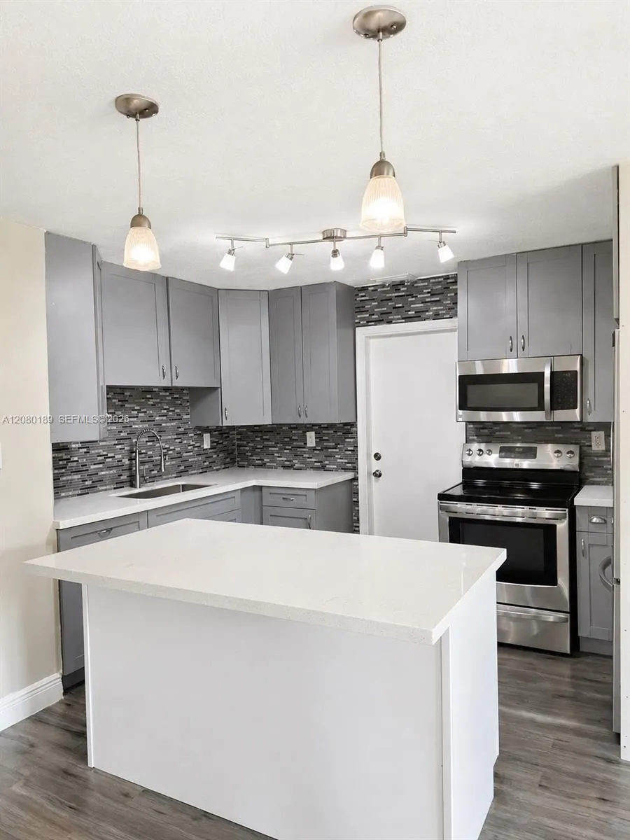5603 NW 48th Ter Tamarac, FL 33319