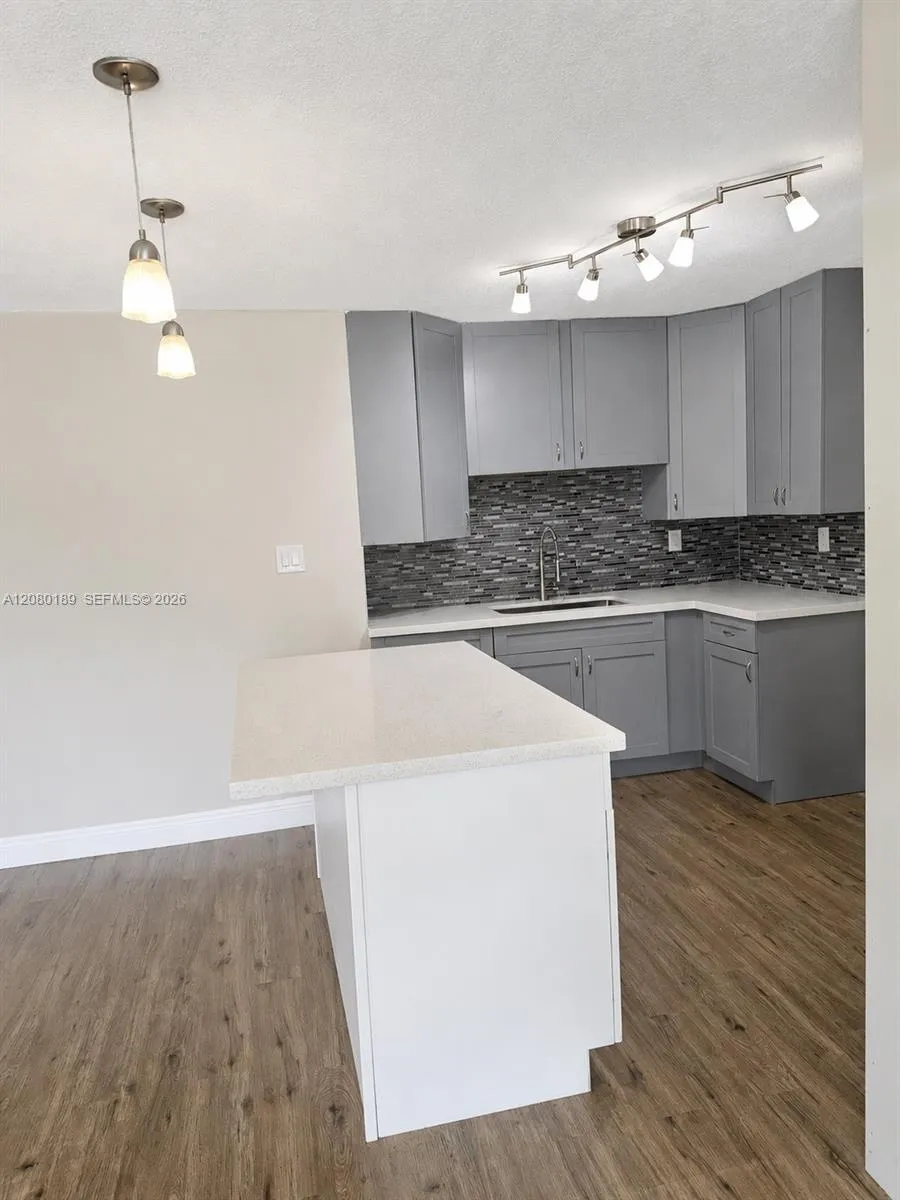 5603 NW 48th Ter Tamarac, FL 33319