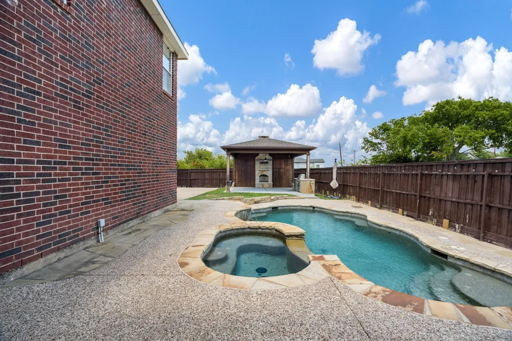 4020 Caldwell Avenue The Colony, TX 75056