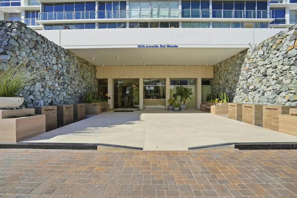 1810 Avenida Del Mundo #1106 Coronado, CA 92118