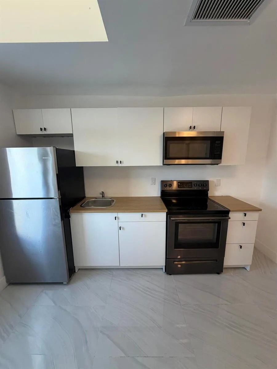 8211 BISCAYNE BOULEVARD #1 Miami, FL 33138