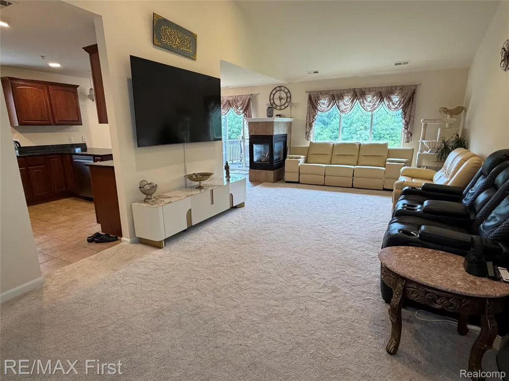 29400 Woodpark Circle Warren City, MI 48092
