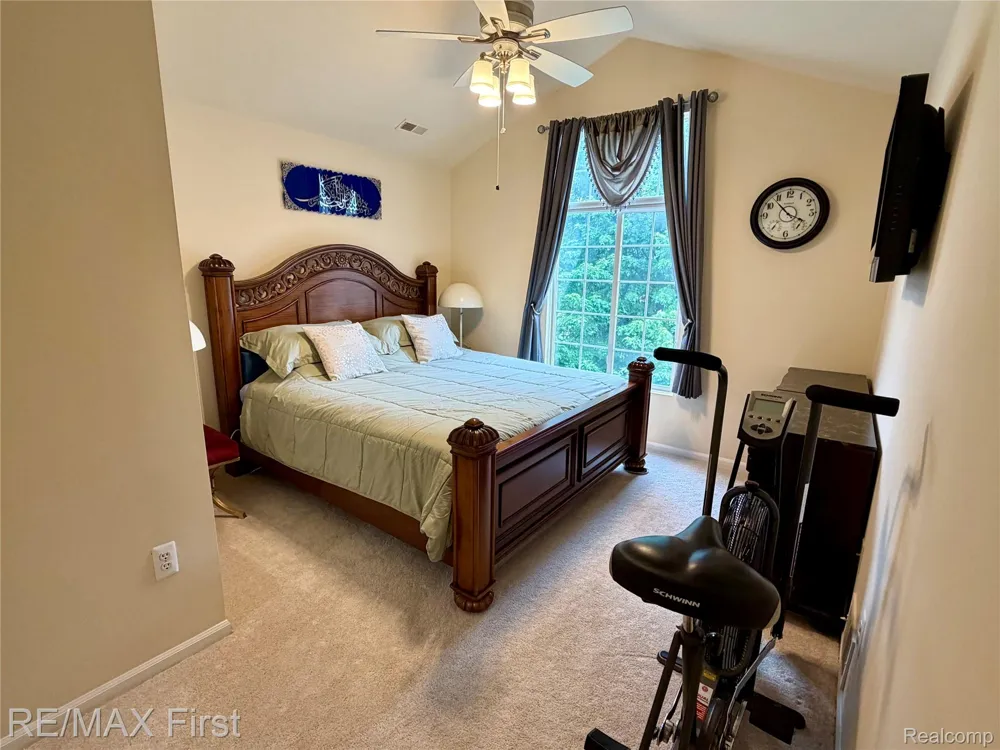 29400 Woodpark Circle Warren City, MI 48092