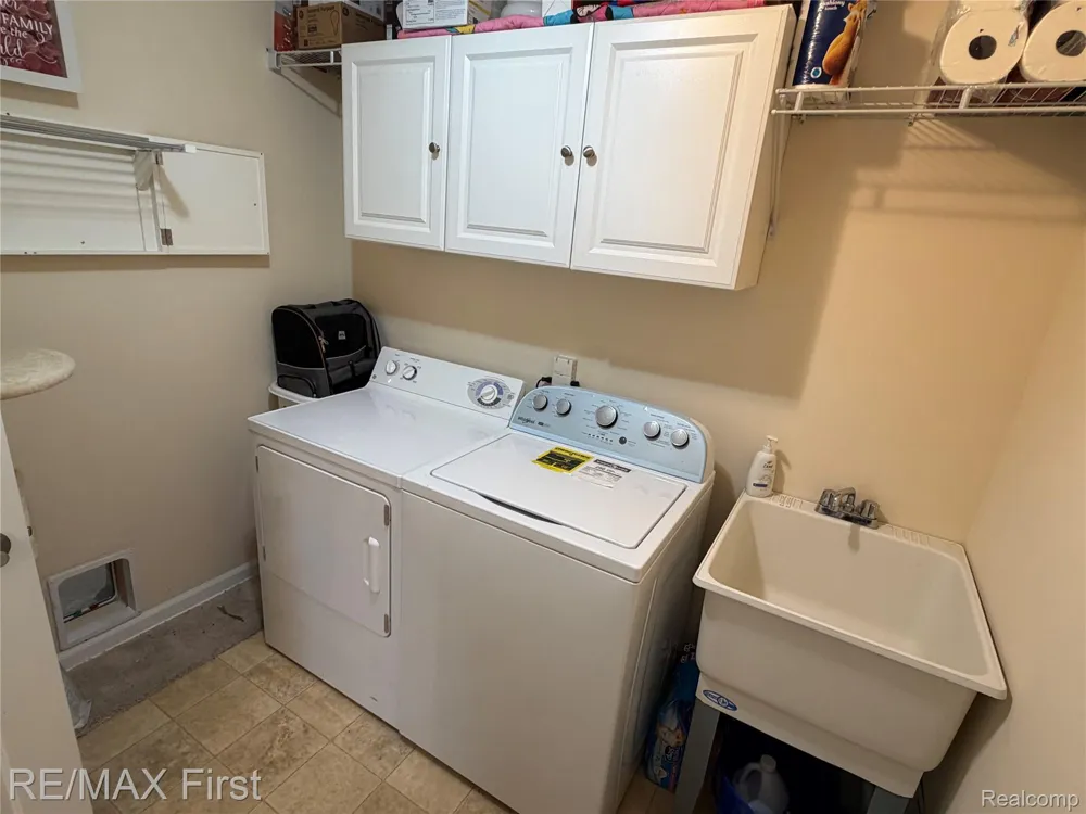 29400 Woodpark Circle Warren City, MI 48092