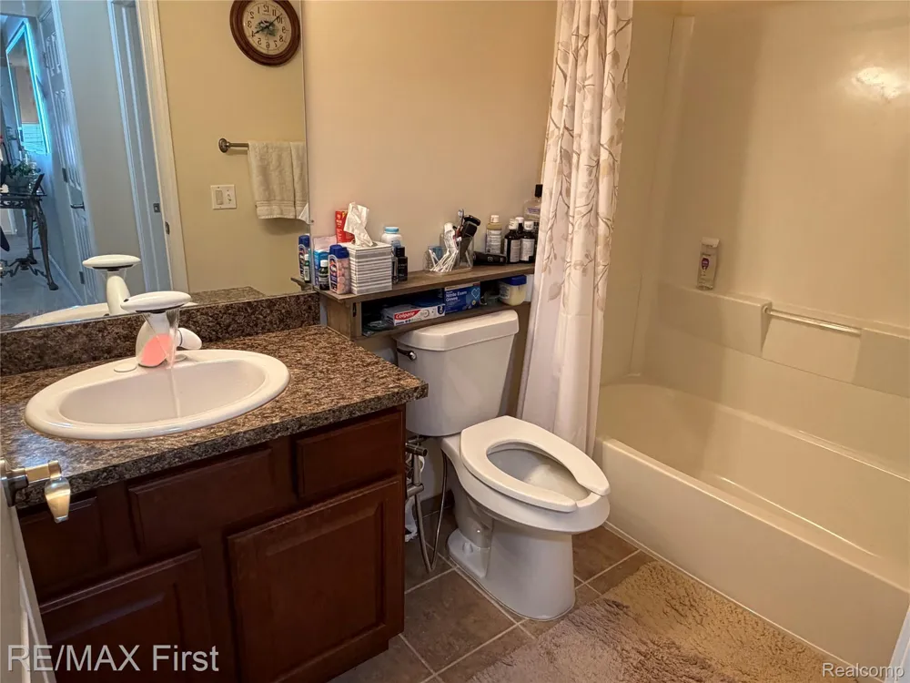 29400 Woodpark Circle Warren City, MI 48092