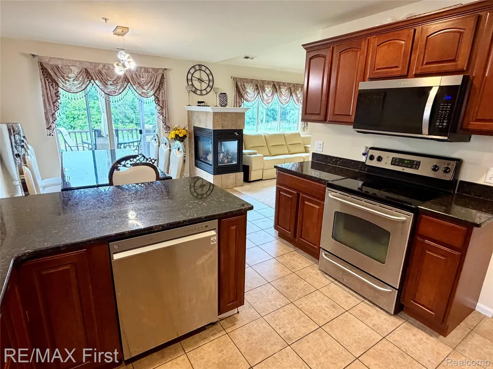 29400 Woodpark Circle Warren City, MI 48092