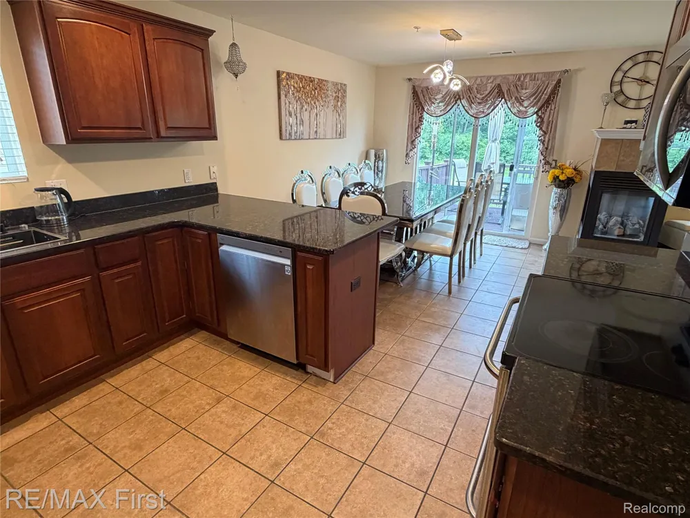 29400 Woodpark Circle Warren City, MI 48092