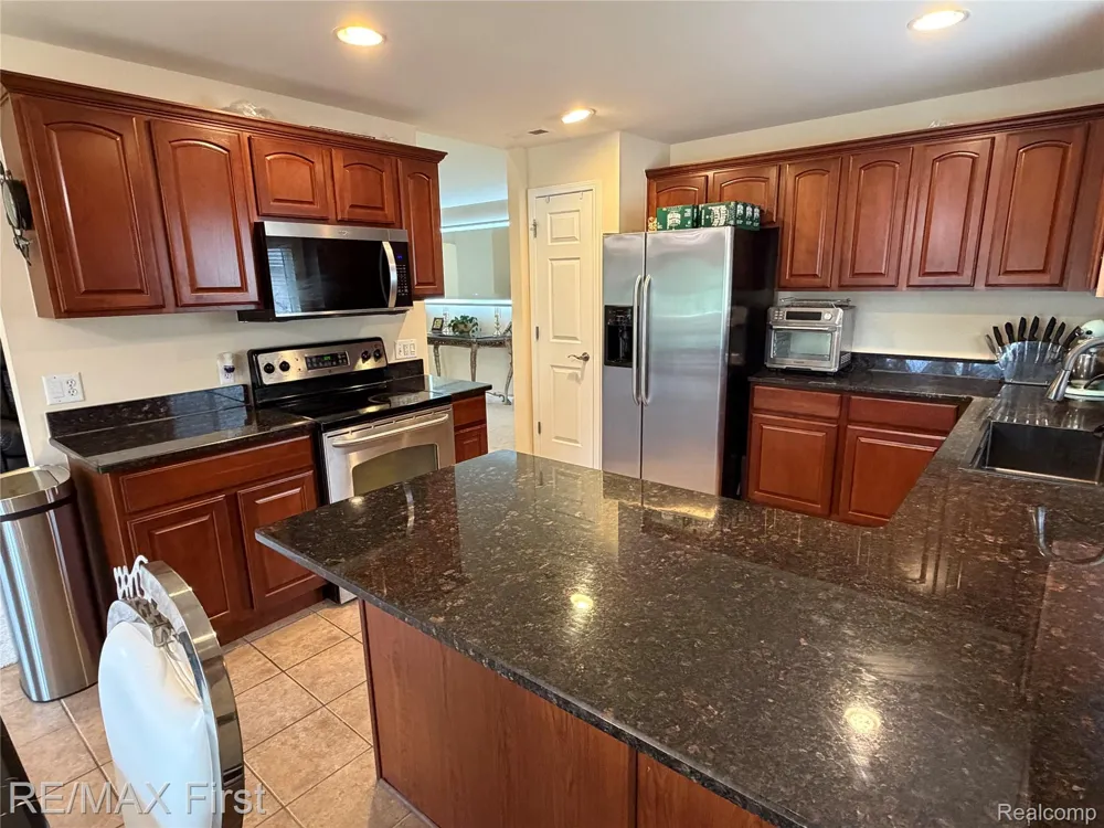 29400 Woodpark Circle Warren City, MI 48092