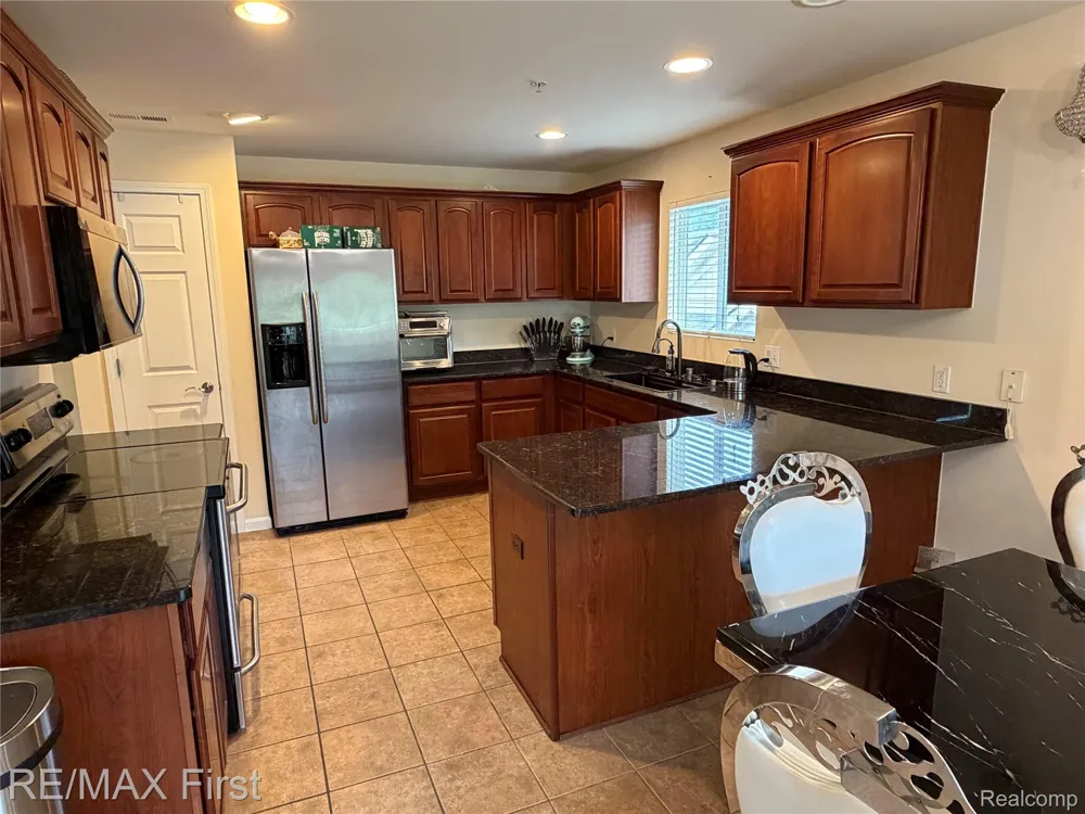 29400 Woodpark Circle Warren City, MI 48092