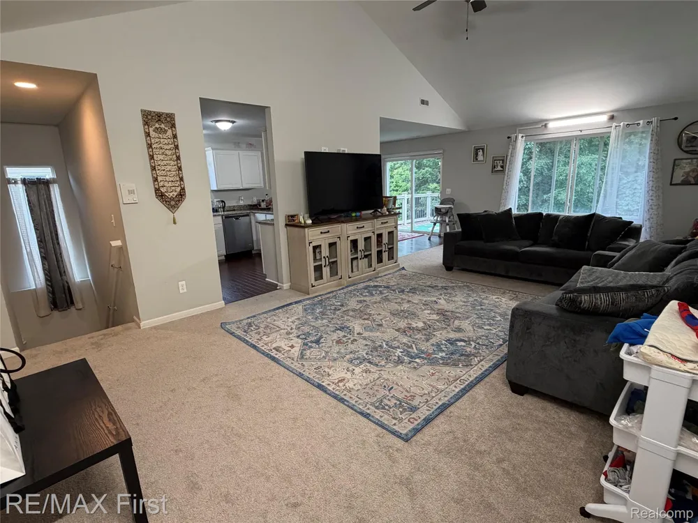 29400 Woodpark Circle Warren City, MI 48092